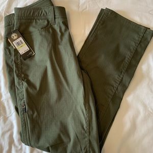 UNDER ARMOUR STORM MENS PANTS, Size 30 x 33, NWT